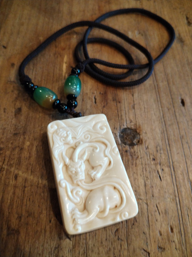 Dragón y Murciélago en Marfil