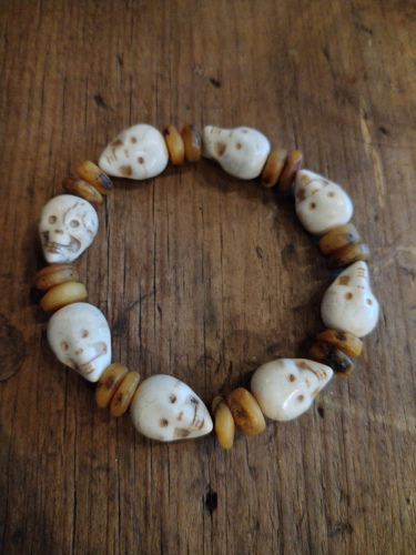 Pulsera Calaveras de Nepal Ambar Ruso